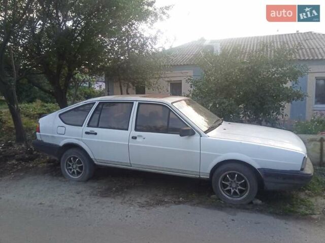 Білий Фольксваген Пассат, об'ємом двигуна 1.59 л та пробігом 246 тис. км за 1200 $, фото 3 на Automoto.ua