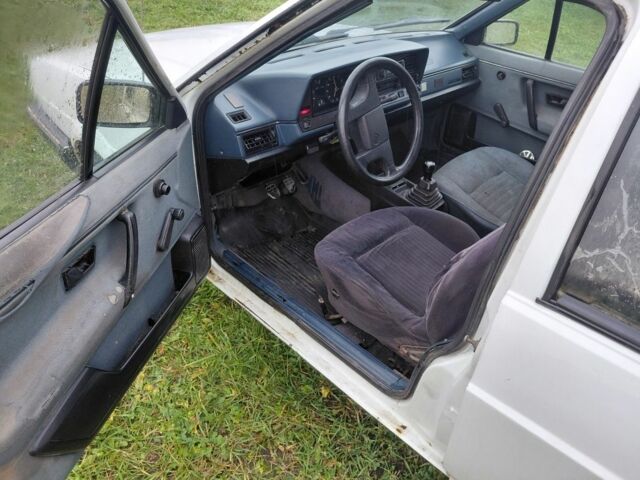 Белый Фольксваген Пассат, объемом двигателя 1.6 л и пробегом 280 тыс. км за 525 $, фото 13 на Automoto.ua