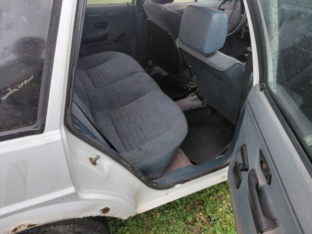 Белый Фольксваген Пассат, объемом двигателя 1.6 л и пробегом 280 тыс. км за 525 $, фото 11 на Automoto.ua