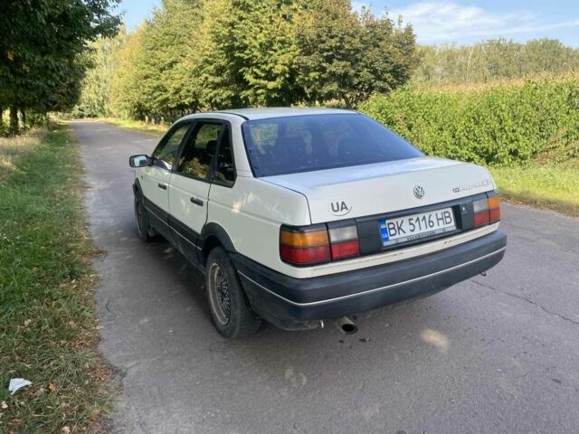 Белый Фольксваген Пассат, объемом двигателя 2 л и пробегом 340 тыс. км за 1650 $, фото 2 на Automoto.ua