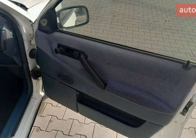 Белый Фольксваген Пассат, объемом двигателя 1.8 л и пробегом 300 тыс. км за 1600 $, фото 26 на Automoto.ua