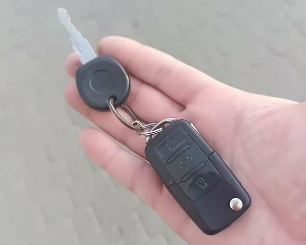 Белый Фольксваген Пассат, объемом двигателя 1.78 л и пробегом 300 тыс. км за 1450 $, фото 2 на Automoto.ua