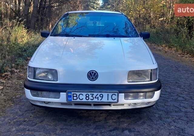 Белый Фольксваген Пассат, объемом двигателя 1.8 л и пробегом 300 тыс. км за 1600 $, фото 2 на Automoto.ua