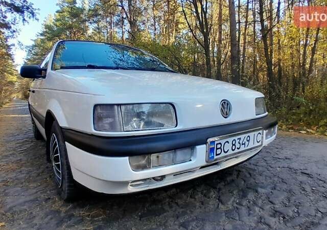 Белый Фольксваген Пассат, объемом двигателя 1.8 л и пробегом 300 тыс. км за 1600 $, фото 17 на Automoto.ua