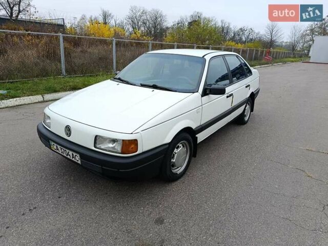 Белый Фольксваген Пассат, объемом двигателя 1.8 л и пробегом 1 тыс. км за 2450 $, фото 3 на Automoto.ua