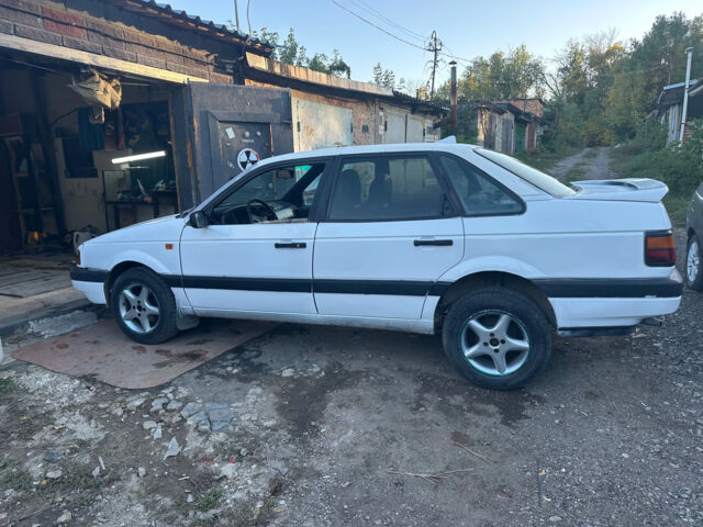 Белый Фольксваген Пассат, объемом двигателя 1.8 л и пробегом 457 тыс. км за 1669 $, фото 3 на Automoto.ua