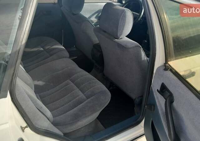 Белый Фольксваген Пассат, объемом двигателя 1.8 л и пробегом 300 тыс. км за 1600 $, фото 28 на Automoto.ua