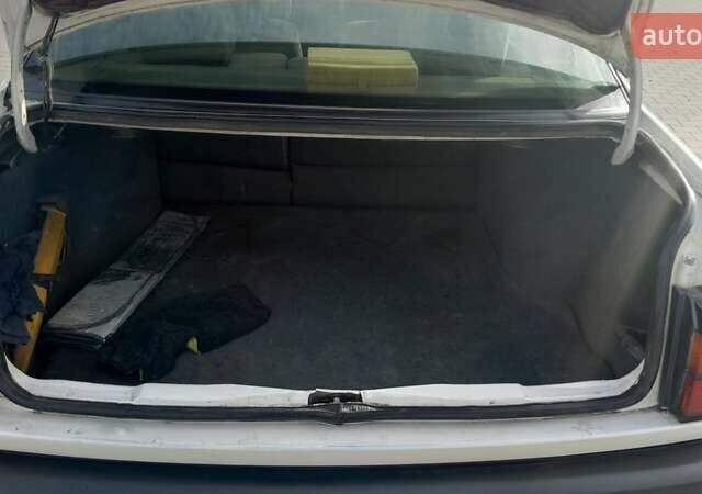 Белый Фольксваген Пассат, объемом двигателя 1.8 л и пробегом 300 тыс. км за 1600 $, фото 25 на Automoto.ua