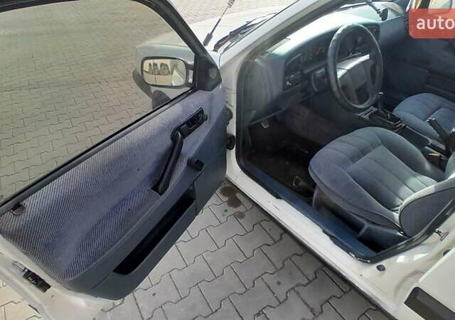 Белый Фольксваген Пассат, объемом двигателя 1.8 л и пробегом 300 тыс. км за 1600 $, фото 21 на Automoto.ua