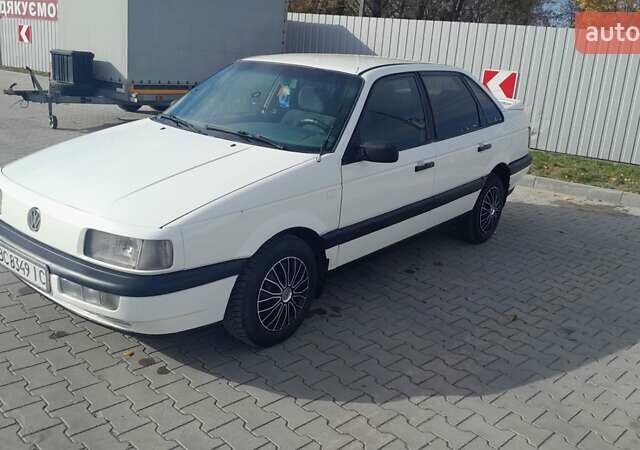 Белый Фольксваген Пассат, объемом двигателя 1.8 л и пробегом 300 тыс. км за 1600 $, фото 33 на Automoto.ua