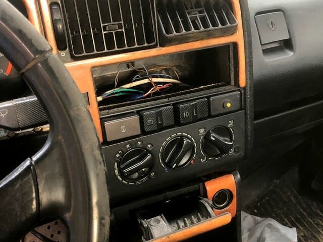 Білий Фольксваген Пассат, об'ємом двигуна 1.8 л та пробігом 123 тис. км за 1000 $, фото 3 на Automoto.ua