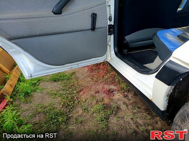 Белый Фольксваген Пассат, объемом двигателя 1.8 л и пробегом 400 тыс. км за 2300 $, фото 6 на Automoto.ua