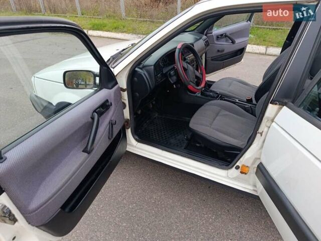 Белый Фольксваген Пассат, объемом двигателя 1.8 л и пробегом 1 тыс. км за 2450 $, фото 9 на Automoto.ua