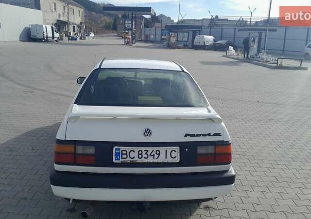 Белый Фольксваген Пассат, объемом двигателя 1.8 л и пробегом 300 тыс. км за 1600 $, фото 1 на Automoto.ua