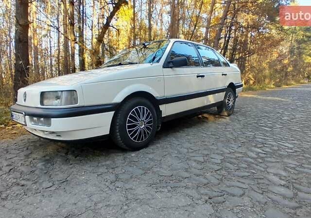 Белый Фольксваген Пассат, объемом двигателя 1.8 л и пробегом 300 тыс. км за 1600 $, фото 19 на Automoto.ua