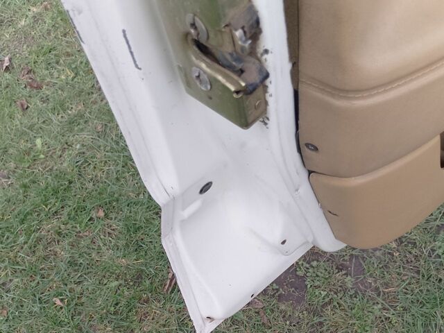 Белый Фольксваген Пассат, объемом двигателя 1.8 л и пробегом 440 тыс. км за 1000 $, фото 2 на Automoto.ua