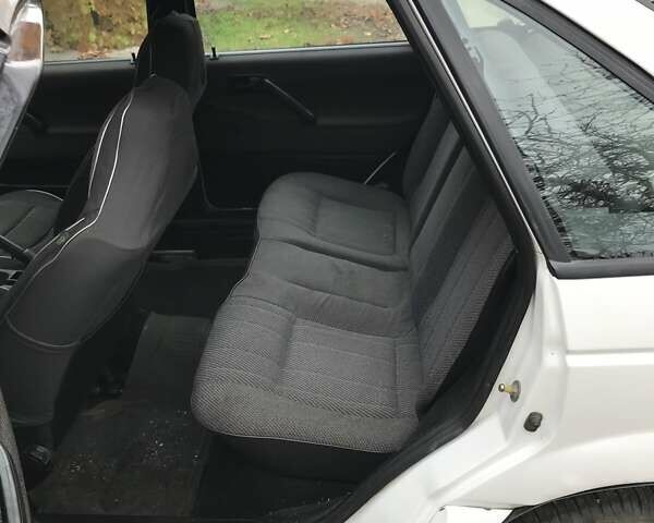 Белый Фольксваген Пассат, объемом двигателя 0 л и пробегом 400 тыс. км за 500 $, фото 5 на Automoto.ua