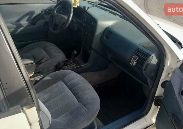 Белый Фольксваген Пассат, объемом двигателя 1.8 л и пробегом 300 тыс. км за 1600 $, фото 29 на Automoto.ua