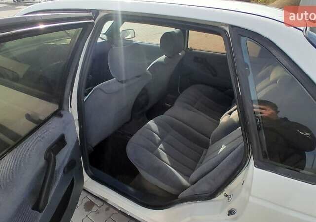 Белый Фольксваген Пассат, объемом двигателя 1.8 л и пробегом 300 тыс. км за 1600 $, фото 20 на Automoto.ua