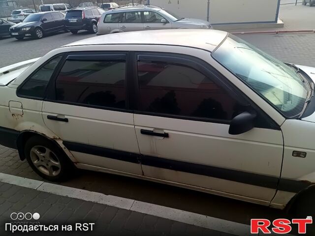 Білий Фольксваген Пассат, об'ємом двигуна 1.8 л та пробігом 300 тис. км за 1450 $, фото 5 на Automoto.ua