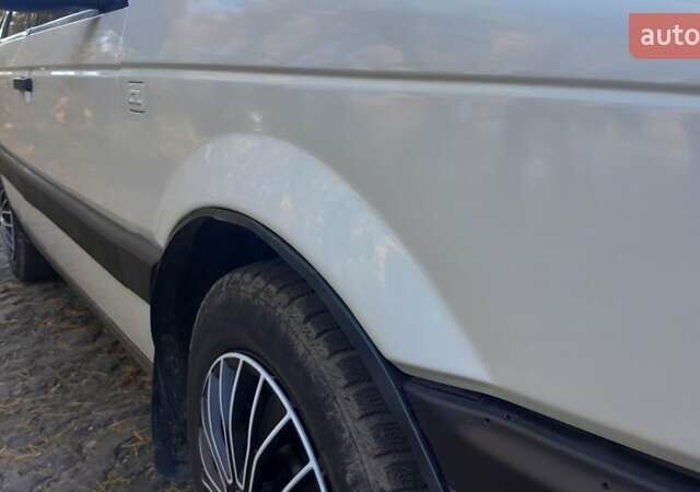 Белый Фольксваген Пассат, объемом двигателя 1.8 л и пробегом 300 тыс. км за 1600 $, фото 11 на Automoto.ua