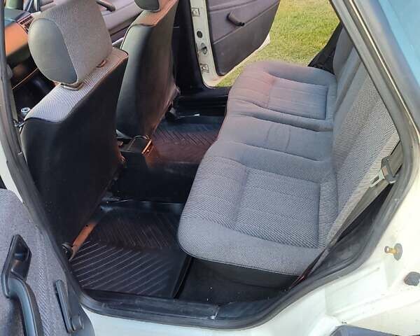 Белый Фольксваген Пассат, объемом двигателя 1.6 л и пробегом 480 тыс. км за 1800 $, фото 7 на Automoto.ua