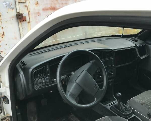 Белый Фольксваген Пассат, объемом двигателя 0 л и пробегом 400 тыс. км за 500 $, фото 8 на Automoto.ua