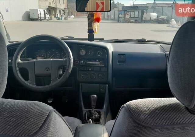 Белый Фольксваген Пассат, объемом двигателя 1.8 л и пробегом 300 тыс. км за 1600 $, фото 22 на Automoto.ua