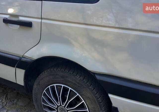 Белый Фольксваген Пассат, объемом двигателя 1.8 л и пробегом 300 тыс. км за 1600 $, фото 3 на Automoto.ua