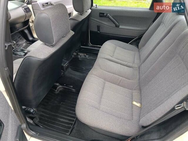 Белый Фольксваген Пассат, объемом двигателя 1.8 л и пробегом 1 тыс. км за 2450 $, фото 12 на Automoto.ua