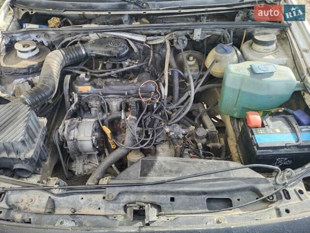 Белый Фольксваген Пассат, объемом двигателя 0 л и пробегом 400 тыс. км за 650 $, фото 7 на Automoto.ua