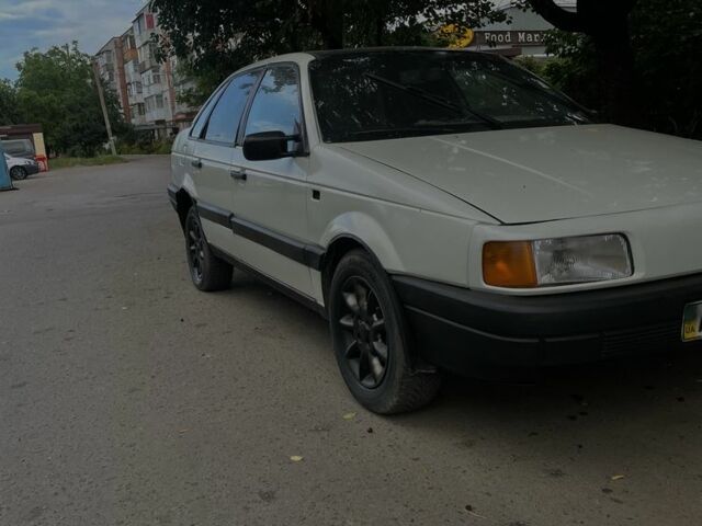 Белый Фольксваген Пассат, объемом двигателя 0 л и пробегом 225 тыс. км за 550 $, фото 1 на Automoto.ua