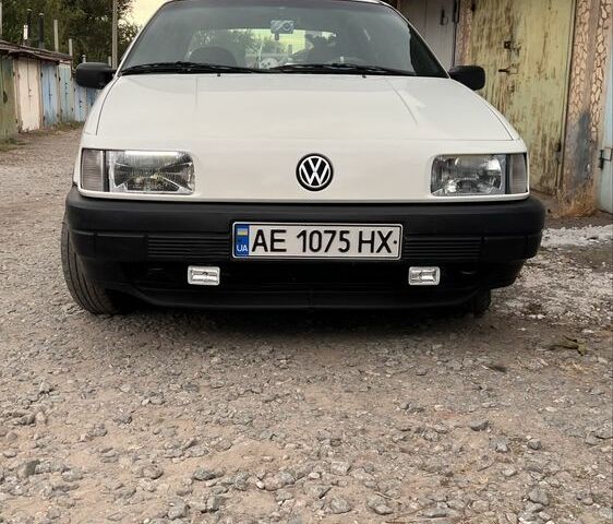 Белый Фольксваген Пассат, объемом двигателя 1.8 л и пробегом 437 тыс. км за 2650 $, фото 2 на Automoto.ua