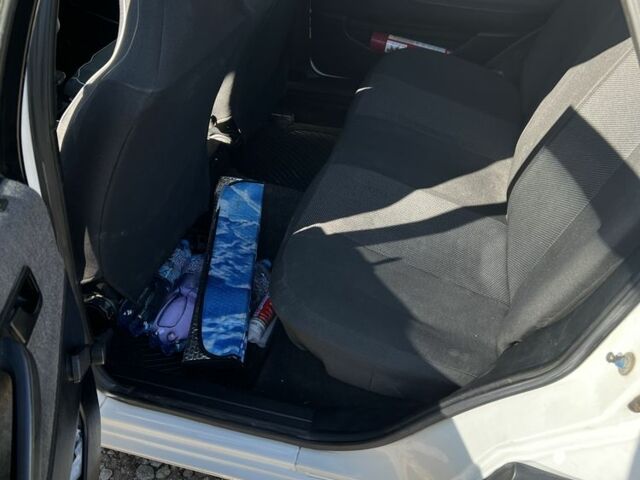 Белый Фольксваген Пассат, объемом двигателя 1.8 л и пробегом 437 тыс. км за 2650 $, фото 8 на Automoto.ua