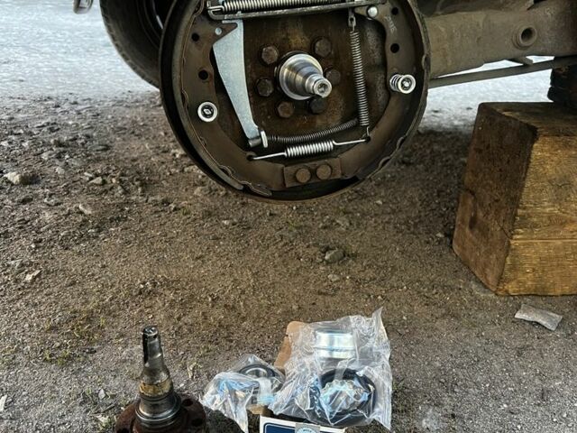 Белый Фольксваген Пассат, объемом двигателя 1.8 л и пробегом 437 тыс. км за 2650 $, фото 13 на Automoto.ua