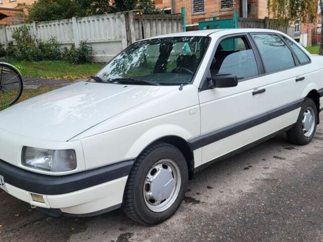 Белый Фольксваген Пассат, объемом двигателя 1.6 л и пробегом 173 тыс. км за 2800 $, фото 1 на Automoto.ua