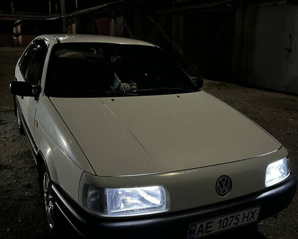 Белый Фольксваген Пассат, объемом двигателя 1.8 л и пробегом 435 тыс. км за 3099 $, фото 3 на Automoto.ua