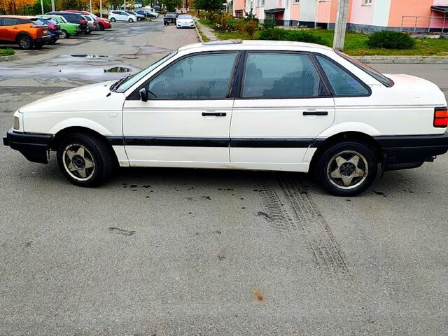 Белый Фольксваген Пассат, объемом двигателя 1.6 л и пробегом 538 тыс. км за 1400 $, фото 2 на Automoto.ua