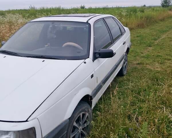 Белый Фольксваген Пассат, объемом двигателя 1.6 л и пробегом 473 тыс. км за 1800 $, фото 1 на Automoto.ua