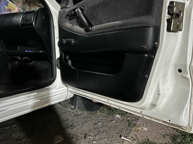 Белый Фольксваген Пассат, объемом двигателя 1.8 л и пробегом 437 тыс. км за 2650 $, фото 15 на Automoto.ua