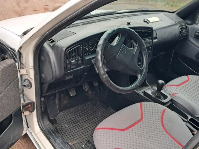 Білий Фольксваген Пассат, об'ємом двигуна 1.9 л та пробігом 370 тис. км за 1800 $, фото 4 на Automoto.ua