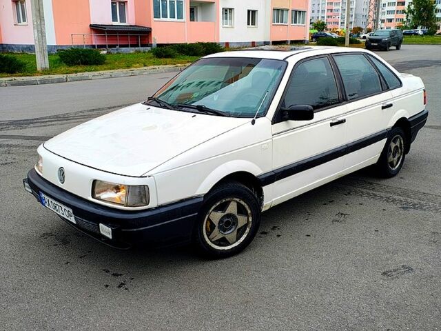 Белый Фольксваген Пассат, объемом двигателя 1.6 л и пробегом 538 тыс. км за 1400 $, фото 1 на Automoto.ua