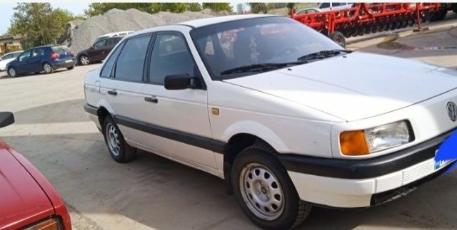 Белый Фольксваген Пассат, объемом двигателя 1 л и пробегом 460 тыс. км за 110 $, фото 2 на Automoto.ua