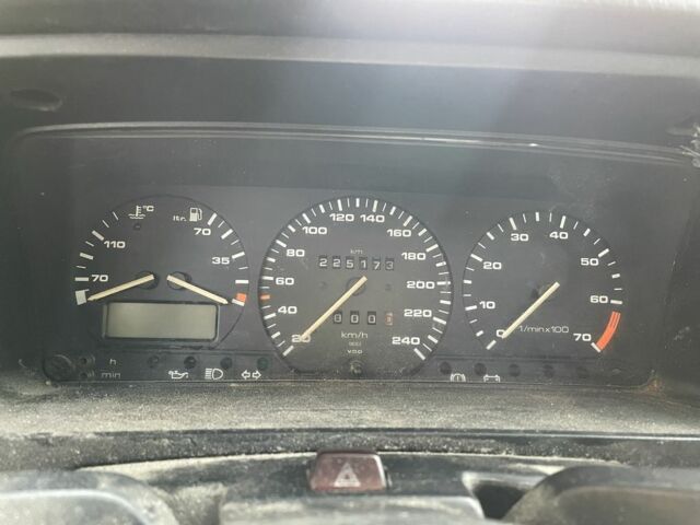 Белый Фольксваген Пассат, объемом двигателя 0 л и пробегом 225 тыс. км за 550 $, фото 7 на Automoto.ua