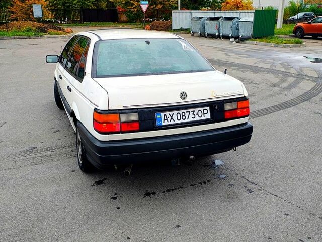 Белый Фольксваген Пассат, объемом двигателя 1.6 л и пробегом 538 тыс. км за 1400 $, фото 3 на Automoto.ua