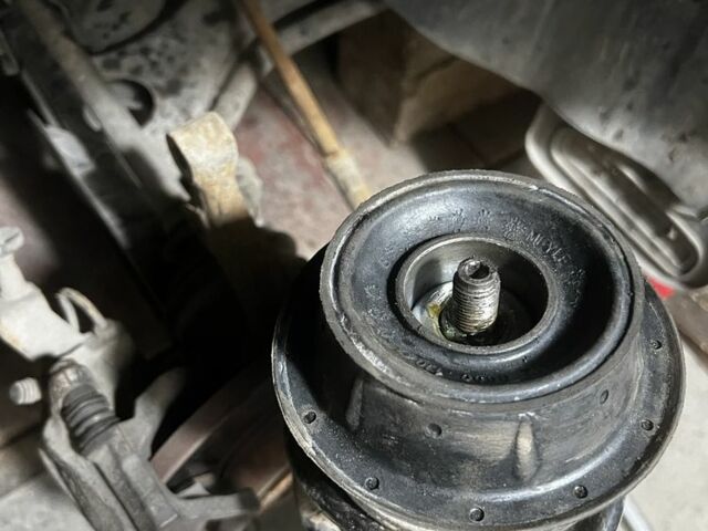 Белый Фольксваген Пассат, объемом двигателя 1.8 л и пробегом 437 тыс. км за 2650 $, фото 18 на Automoto.ua