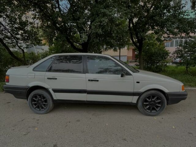 Белый Фольксваген Пассат, объемом двигателя 0 л и пробегом 225 тыс. км за 550 $, фото 3 на Automoto.ua