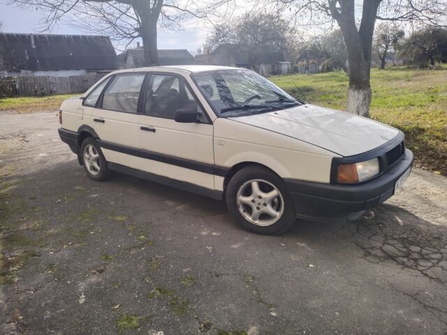 Белый Фольксваген Пассат, объемом двигателя 0 л и пробегом 320 тыс. км за 650 $, фото 6 на Automoto.ua