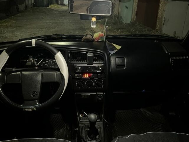 Белый Фольксваген Пассат, объемом двигателя 1.8 л и пробегом 437 тыс. км за 2650 $, фото 23 на Automoto.ua