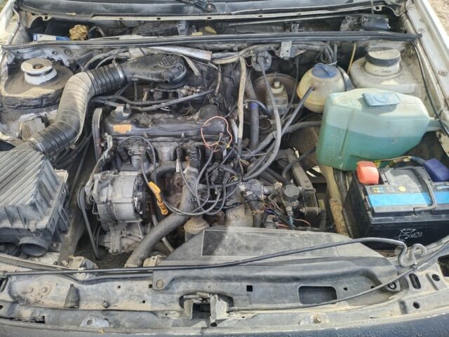 Белый Фольксваген Пассат, объемом двигателя 0 л и пробегом 320 тыс. км за 650 $, фото 7 на Automoto.ua